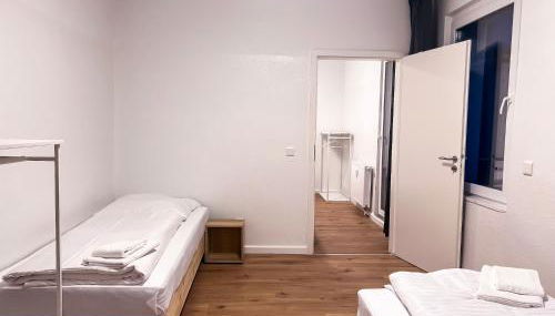 T&K Apartments - Krefeld Zentrum - 1 and 2 room Apartments - Foto 5, towels, wardrobe