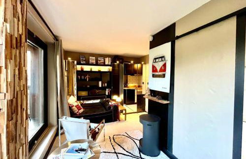 Bright apartment with balcony and pool - Photo 1