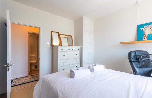 Cozy 4-Bed with Garden in Trendy Stoke Newington - Pass the Keys - Foto 9