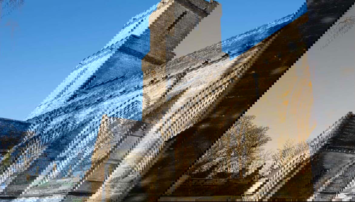 Acercándonos a la iglesia de Holy Rude