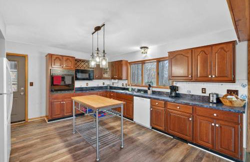 Huge Cabin w Hot Tub, Deck, Grill, Fire Pit, WiFi - Foto 5