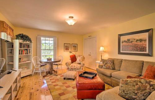 Traditional Marthas Vineyard Home with Porch and Yard - Foto 11