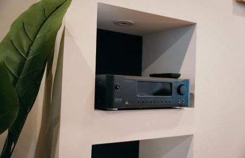 Charm City Luxury 4 Bedroom Brick Home - Foto 13