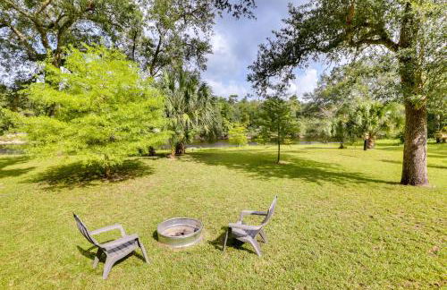 Riverfront Florida Escape with Grill and Fire Pit! - Foto 20