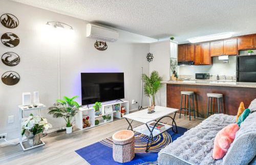 Lake Oswego Condo with Balcony, 3 Mi to the Water! - Foto 1