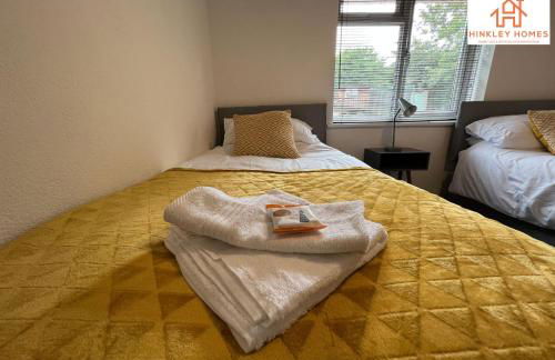 Large Home - Free Parking-WiFi By Hinkley Homes Short Lets & Serviced Accommodation - Foto 47