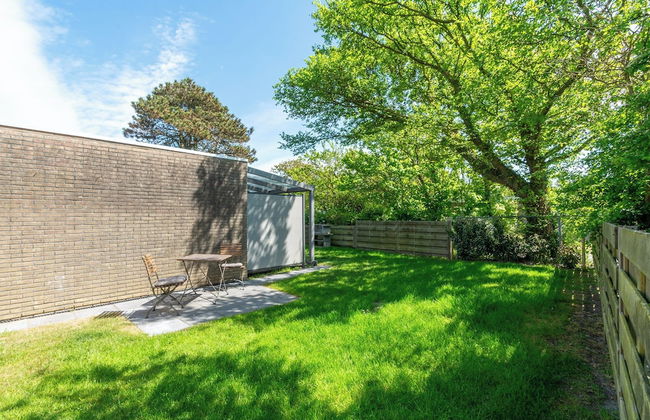 Cozy Holiday Home With Garden - Photo 18