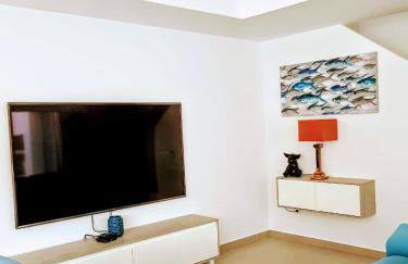 STYLISH VILLA 2018,POOL,3B.R.WIFI,NETFLIX - Foto 12