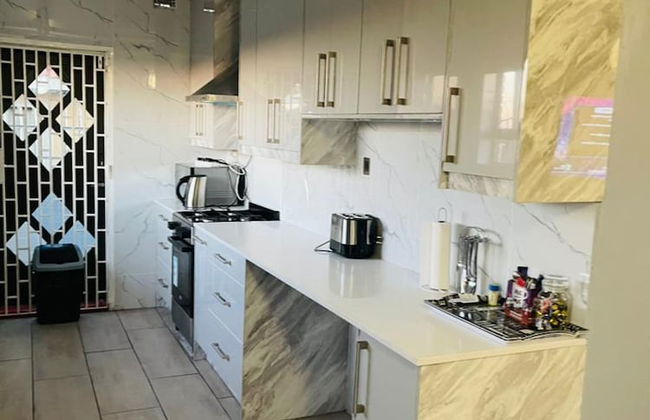 Lovely 3 bed in Selborne Park With Pool - 2234 - Foto 10