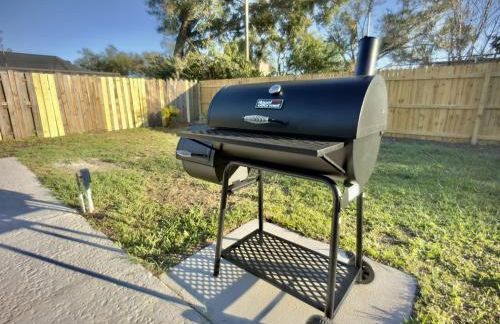 Luxury 4BR Getaway with Heated Pool & Cozy Vibes! - Foto 40