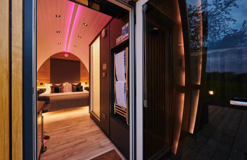 Luxury Hideaways - Photo 14