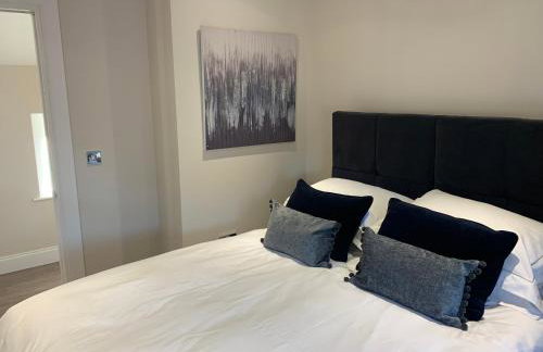 The Carthouse (Luxury 2 bed with private hot tub) - Photo 19