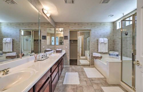 half Mi to Lake Family Home with Hot Tub in Goodyear - Foto 22