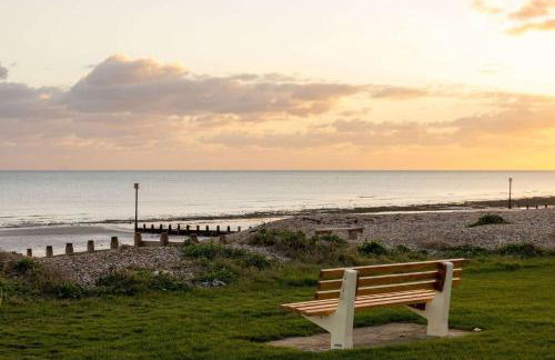 Luxury Beachfront Retreat for 14 with Hot Tub - Photo 64