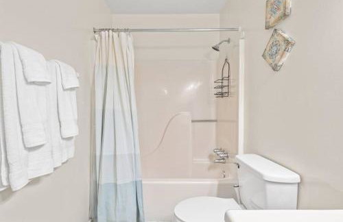 Prime Location 2 BR Oasis with Washer and Dryer - Foto 12