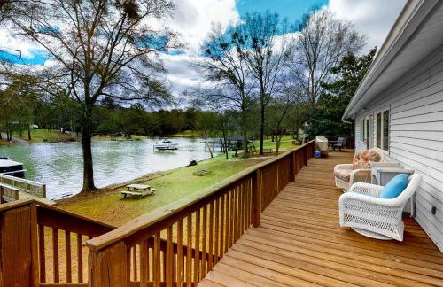 Waterfront Lake Murray Home with Dock Dogs Welcome! - Foto 1
