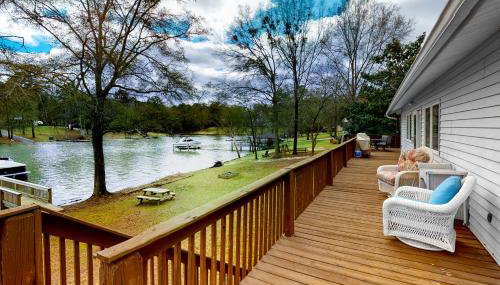 Waterfront Lake Murray Home with Dock Dogs Welcome! - Foto 1
