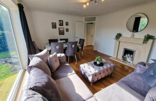 Free Parking Home In Gatley by City SuperHost - Photo 2