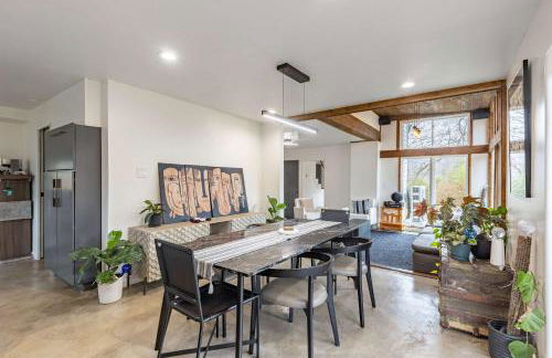 Modern 5BR Home with Mtn Views BBQ & Pool Table - Foto 16