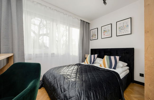 Black & Wooden Apartment by Renters - Foto 12