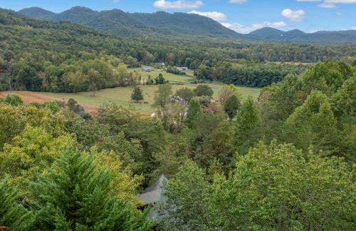 1 bedroom with a loft and hot tub cabin 45 minutes to Asheville - Foto 46