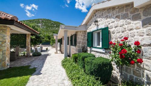 Villa Silentio Luxury with pool, jacuzzi & sauna - Foto 2, Garden, Garden view