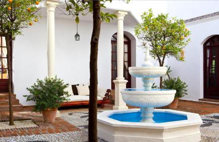 Paradisiacal Villa in Benahavís with Jacuzzi and Private Pool - Photo 21