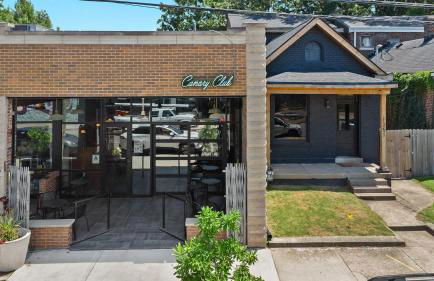 Unique Black Home in the Heart of Shelby Park - Foto 74