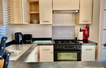 Marton Mere - 3 Bedroom Caravan- by Holiday Homes - Photo 33