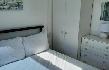 2 Storey 3 Bedroom Chalet -Outdoor Swimming Pool - sleeps up to 6 - 5 min walk to the Beach, near Broads and Great Yarmouth - Foto 10