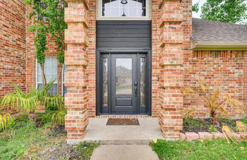 2 Mi to Old Town Spacious Burleson Vacation Home - Foto 32