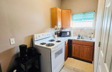 Suites on East Side near Whole Foods, Brown University, Miriam Hospital, MBTA, Downtown, - Foto 23