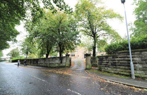 Signature - Linden Cottage Room 1 - Photo 20