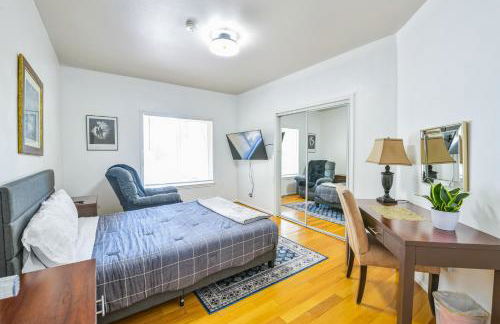 6 bedrooms, Walking distance to airport - Foto 12