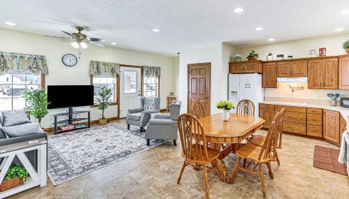 Near Shipshewana and Amish Country Patio and Grill! - Foto 2