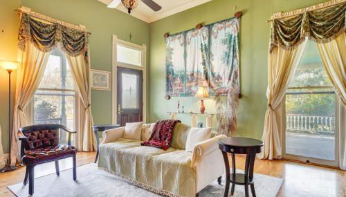 Historic Home with Fireplace and Porch Walkable Area! - Foto 5