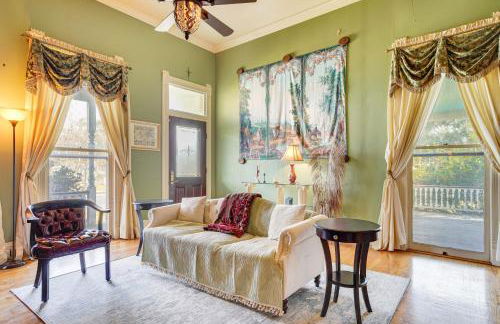 Historic Home with Fireplace and Porch Walkable Area! - Foto 5