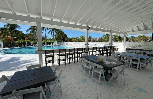 Coconut Castaway - Ocean Views, Walk to Beach, Golf Cart, Club Pool - Photo 52