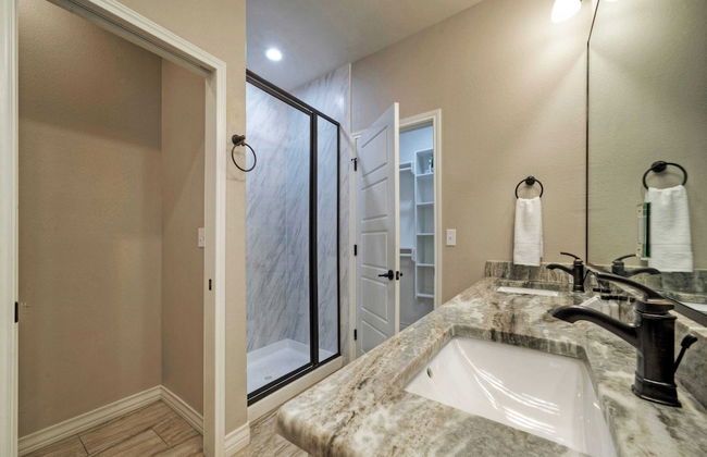 Sleeps 28 2 Homes w/ Boat Dock & Waterfront Pool Laguna Village Haven - Foto 19