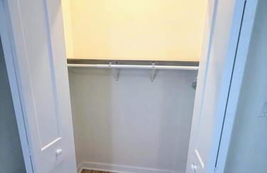 Newly Renovated 2 Bedroom - A Seasoned SuperHost - Photo 5