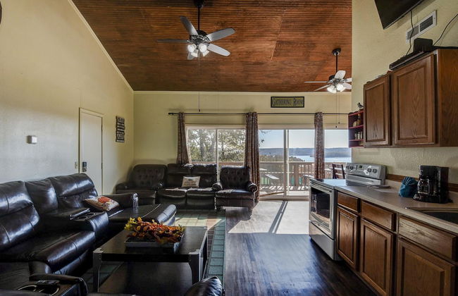 Hoot Owl @ Table Rock Lake - Amazing Lake Views!! - Game Room - Priced TO Rent!! - Photo 2