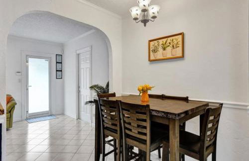 3 min. walk to Wilton Drive, pool and huge yard - Photo 32