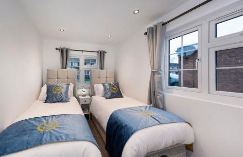 Guild Lodge 3 Bedrooms 3 Bathroom Home - Fast London Access - Photo 16