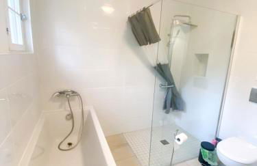 Villa des Suisses with Jacuzzi & View of Lake des Settons - Foto 19