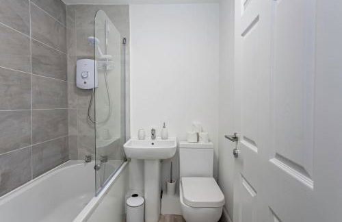 Spacious Comfortable house close to Etihad+parking - Foto 7