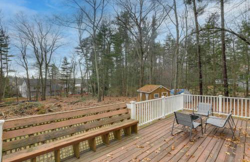 Peek-a-Boo Lake Views and Yard Windham Home - Foto 30