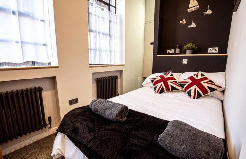 DJH Homes - Luxurious and chic 3BR Grade II Industrial House with log burner and electric blinds - JQ, Birmingham City - Foto 39