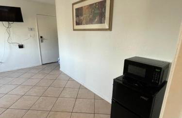 Crown Inn & Suites - Foto 34