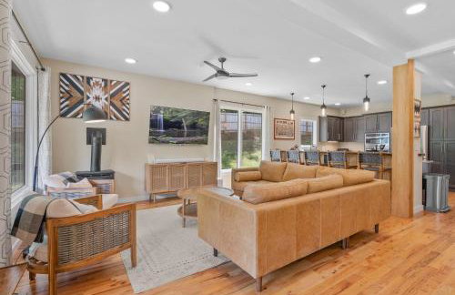 Near Asheville Hot Tub Fire Pit BBQ Sleeps 10 - Foto 6