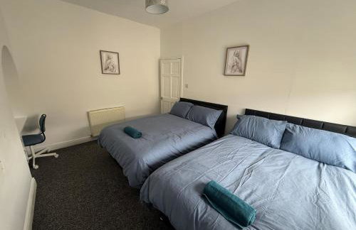 Central 3BR Home - Huddersfield Serviced Accomodation - Walk to Station & Town - Business Travellers - Families - Students - Photo 31